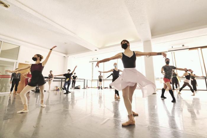Invitan a bailarines y estudiantes de ballet clásico a formar parte del Ballet de Jalisco