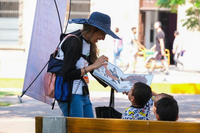 Cultura Jalisco lleva la lectura a las calles a través de un megáfono