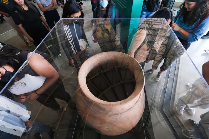 Develan “Olla Tejuinera” encontrada en el Sitio Arqueológico Guachimontones