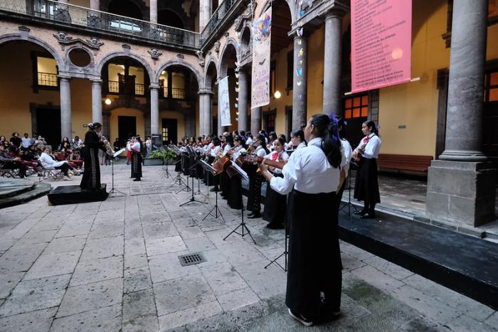 Niñas y jóvenes del Mariachi Femenil ECOS brinda concierto en el Edificio Arroniz de Cultura Jalisco