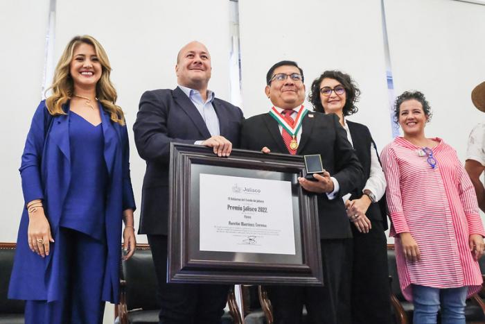 Reciben destacados jaliscienses de manos del Gobernador Enrique Alfaro el Premio Jalisco 2022