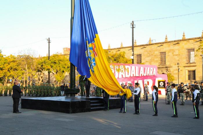 Encabeza Enrique Alfaro izamiento de Bandera de Jalisco en el arranque de los festejos de los 200 años como Estado Libre y Soberano