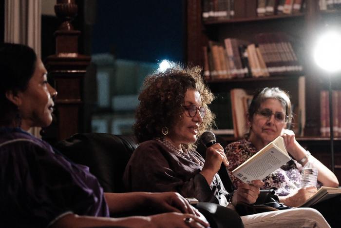 Celebran Día Mundial de la Poesía con diálogo entre poetas mexicanas